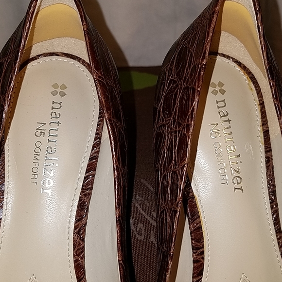 Naturalizer Comfort Heels Brown Reptile Design Size 7 - Picture 4 of 7